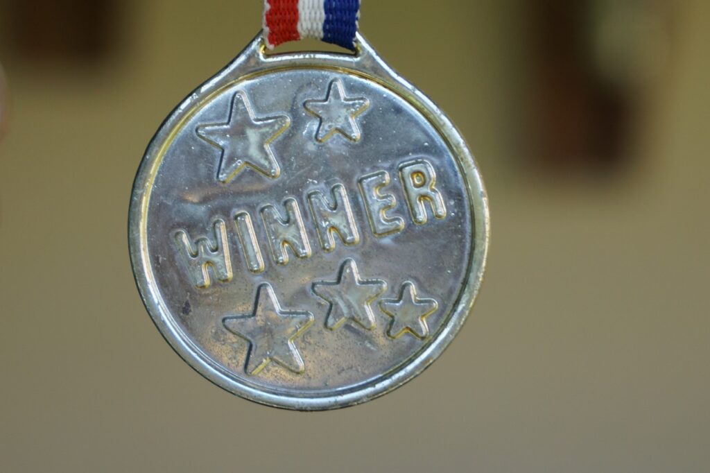 winner medal gold award success 1548239